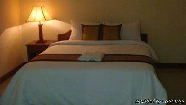 Skyway Hotel 3*